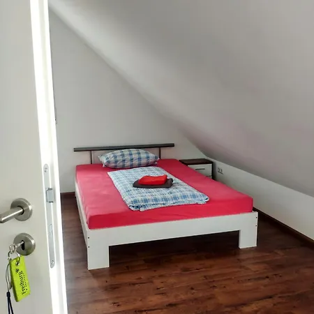Privatunterkunft Gästehaus Mit Privatzimmer In