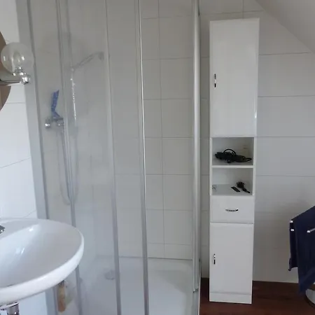 Privatunterkunft Gästehaus Mit Privatzimmer In *